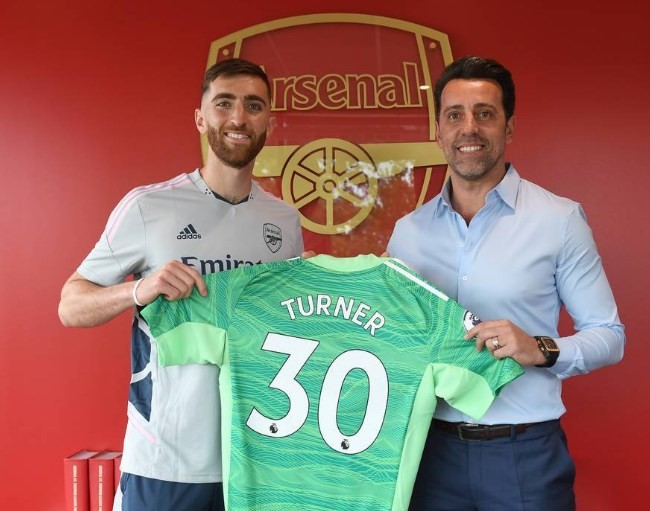 Tân binh thứ 3 tạo dáng 'cool ngầu' trong ngày ra mắt Arsenal - Bóng Đá
