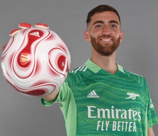 Tân binh thứ 3 tạo dáng 'cool ngầu' trong ngày ra mắt Arsenal - Bóng Đá