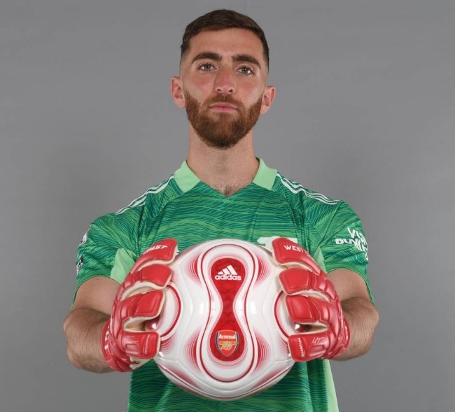 Tân binh thứ 3 tạo dáng 'cool ngầu' trong ngày ra mắt Arsenal - Bóng Đá