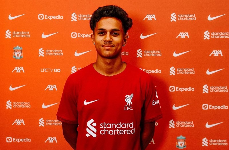 Carvalho ra mắt Liverpool, hạnh phúc nhận số áo của Gerrard - Bóng Đá