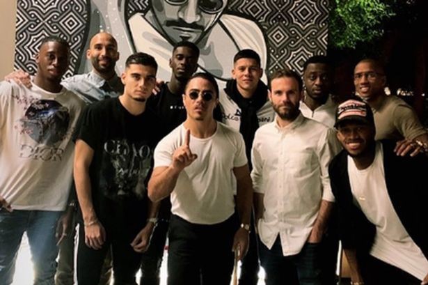 Dàn sao Man Utd kéo nhau sang Dubai 
