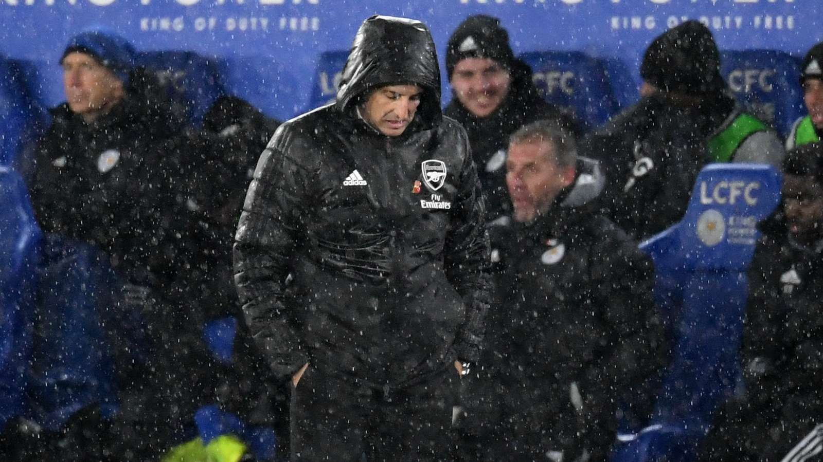 Cười té ghế với 