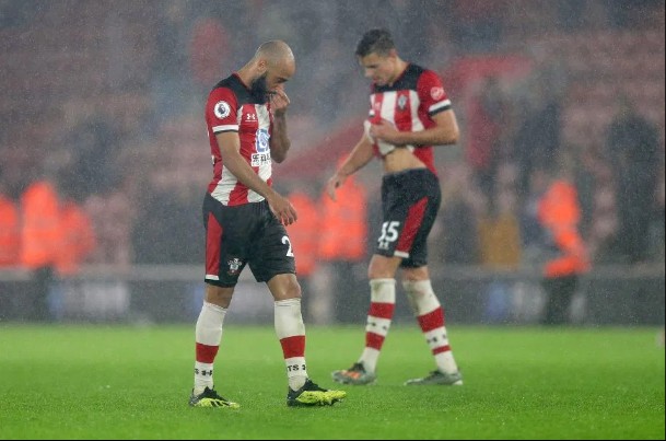 Đôi co với trọng tài, thầy Park bị đuổi khỏi sân - Bóng Đá