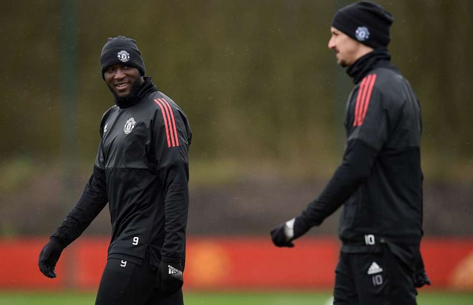 CĐV Man Utd hả hê nhìn De Ligt mắc sai lầm - Bóng Đá