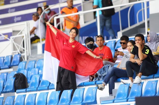 Theo chân nữ hoàng 