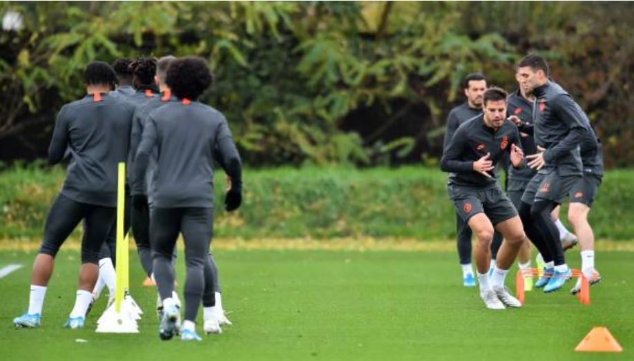 Tiếp Ajax, Chelsea chào đón 