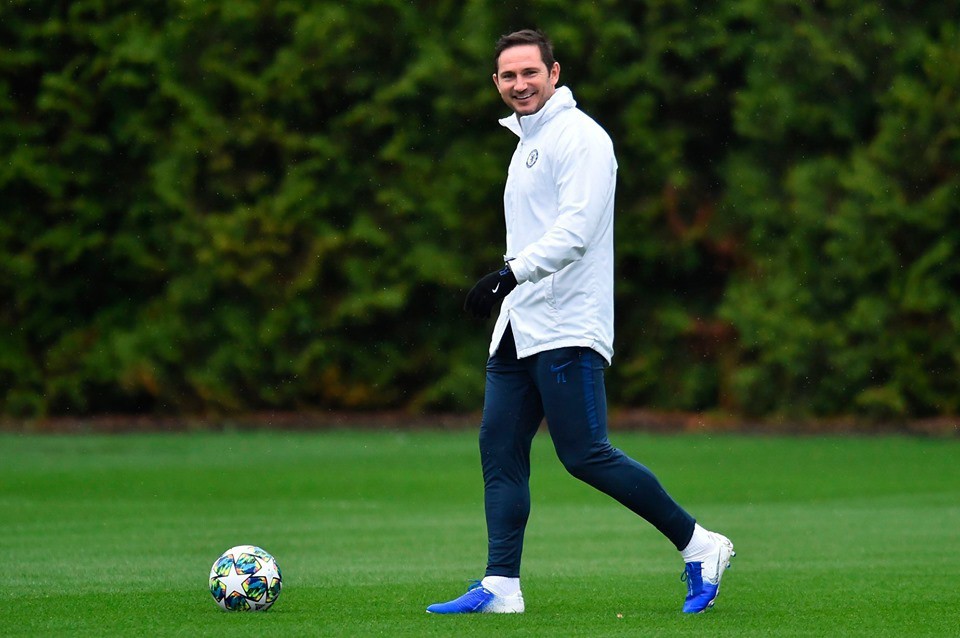 Tiếp Ajax, Chelsea chào đón 