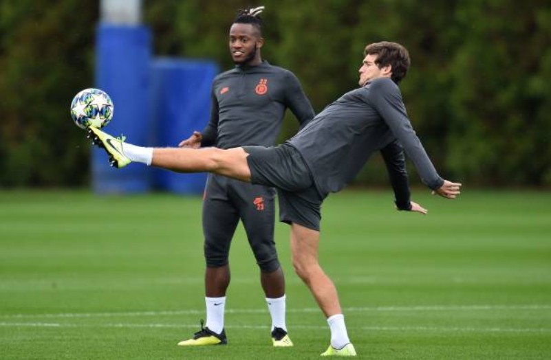 Tiếp Ajax, Chelsea chào đón 