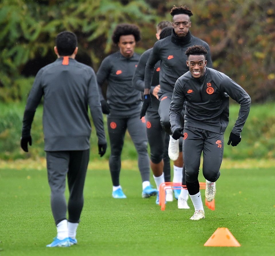 Tiếp Ajax, Chelsea chào đón 