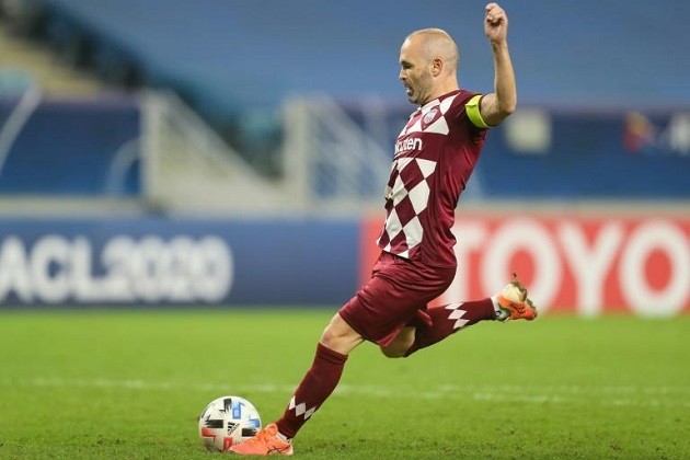 Ex-Barcelona star Iniesta signs two-year contract extension at Vissel Kobe - Bóng Đá