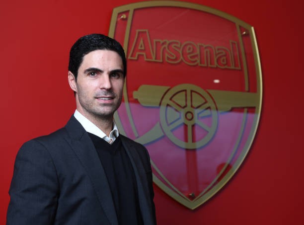 Cựu đội trưởng Arsenal lịch lãm bước về 'giải cứu' đội nhà - Bóng Đá
