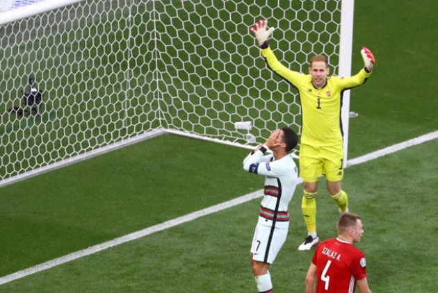 Ronaldo lập công chuộc tội, Bồ Đào Nha vượt ải Hungary - Bóng Đá