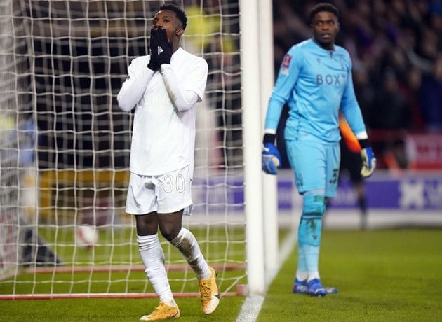 5 điểm nhấn Vitoria1-1 Arsenal: Lần đầu cho Mustafi; 