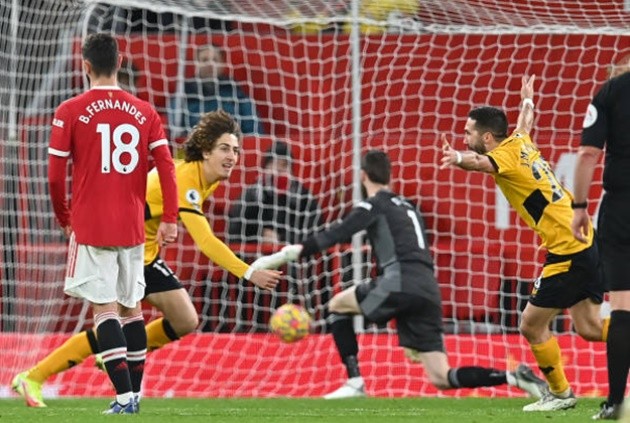 Phil Jones mang về quả phạt cho Man Utd - Bóng Đá