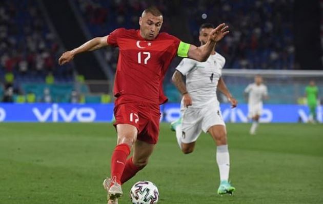 Hậu vệ Juventus phản lưới nhà, 'tặng' Ý bàn thắng đi vào lịch sử EURO - Bóng Đá