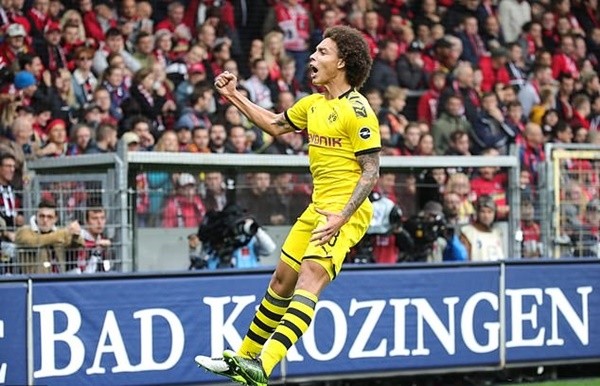 United fans react to Van de Beek's friendly debut against Aston Villa - Bóng Đá