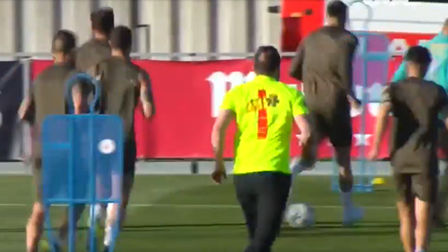 Watch worrying moment former Celtic star Moussa Dembele collapses during Atletico Madrid training - Bóng Đá