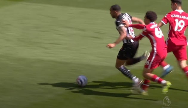 5 phút bù giờ trận Liverpool - Newcastle - Bóng Đá