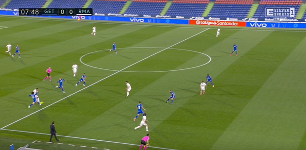 Real Madrid star Mariano in disbelief after VAR rules out goal vs Getafe for incredibly tight offside - Bóng Đá