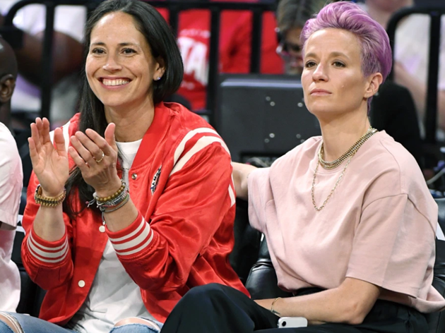 USA World Cup star Megan Rapinoe gets engaged to long-term girlfriend and basketball icon Sue Bird - Bóng Đá