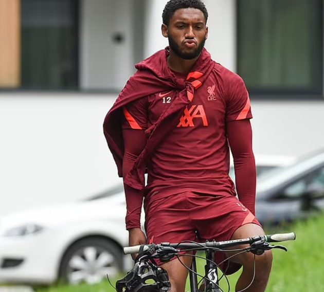 Liverpool stars get their bikes out again at pre-season training camp as Virgil van Dijk, Alex Oxlade-Chamberlain - Bóng Đá