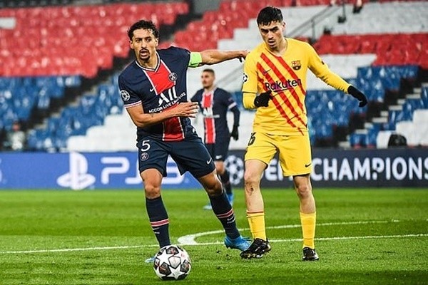 Trượt cỏ thất bại, sao trẻ Arsenal tiếp đất hài hước bằng đầu - Bóng Đá