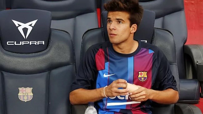 Riqui Puig cũng không thuyết phục được Xavi - Bóng Đá