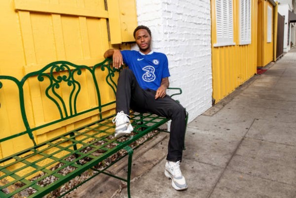 Sterling tập luyện buổi đầu tiên cùng Chelsea - Bóng Đá
