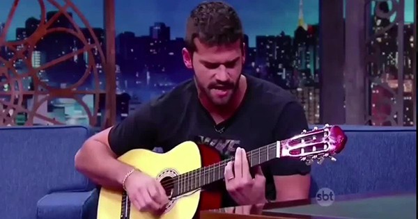 Sanchez, Alisson, Cech và các sao bóng đá chơi giỏi nhạc cụ - Bóng Đá