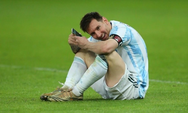 Lionel Messi paid to share WhatsApp video call with stunning wife Antonela and kids after Copa America win - Bóng Đá