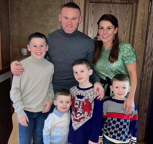 WAYNE'S HAVANA LAUGH Wayne Rooney building luxury whisky and cigar room in £20million mansion - Bóng Đá