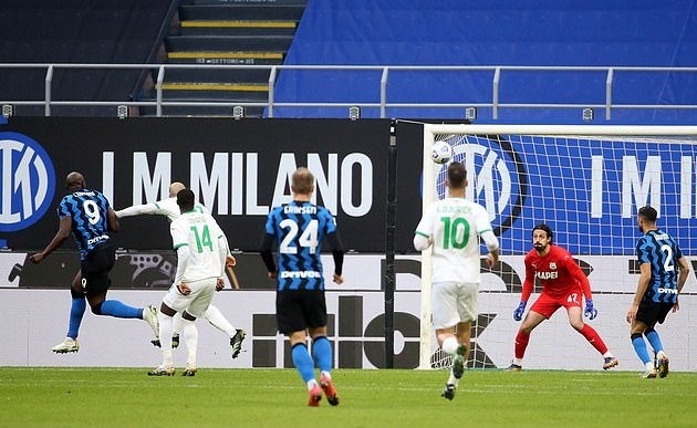 Lukaku lại ghi bàn, Inter bỏ xa AC Milan - Bóng Đá