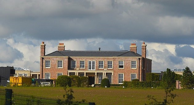 WAYNE'S HAVANA LAUGH Wayne Rooney building luxury whisky and cigar room in £20million mansion - Bóng Đá