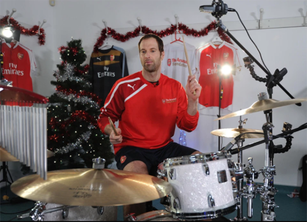 Sanchez, Alisson, Cech và các sao bóng đá chơi giỏi nhạc cụ - Bóng Đá