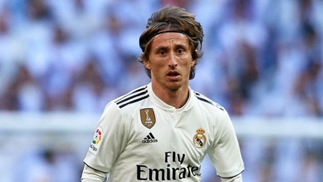 Modric willing to take salary cut to extend Real Madrid contract - Bóng Đá