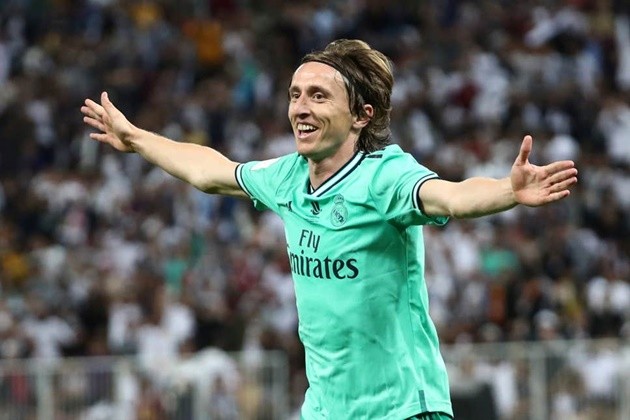 Modric willing to take salary cut to extend Real Madrid contract - Bóng Đá
