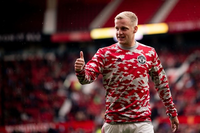 Man Utd teammates privately discussing Donny van de Beek's pre-season physique - Bóng Đá