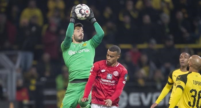 Top 5 thủ thành giữ sạch lưới nhiều nhất - Bóng Đá