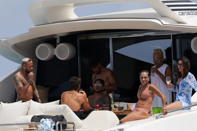 Neymar hugs ex Carol Dantas on boat in Ibiza - Bóng Đá