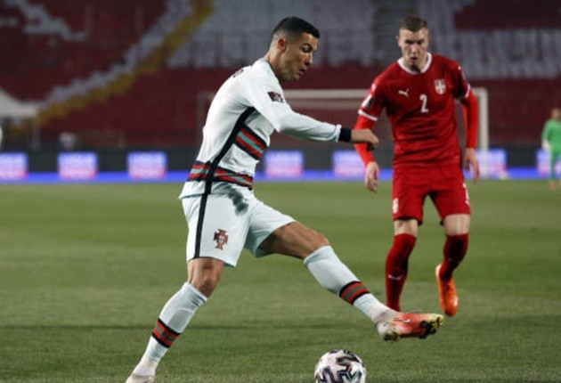 Watch Cristiano Ronaldo throw away Portugal armband in disgust as late winner is incredibly not given against Serbia - Bóng Đá