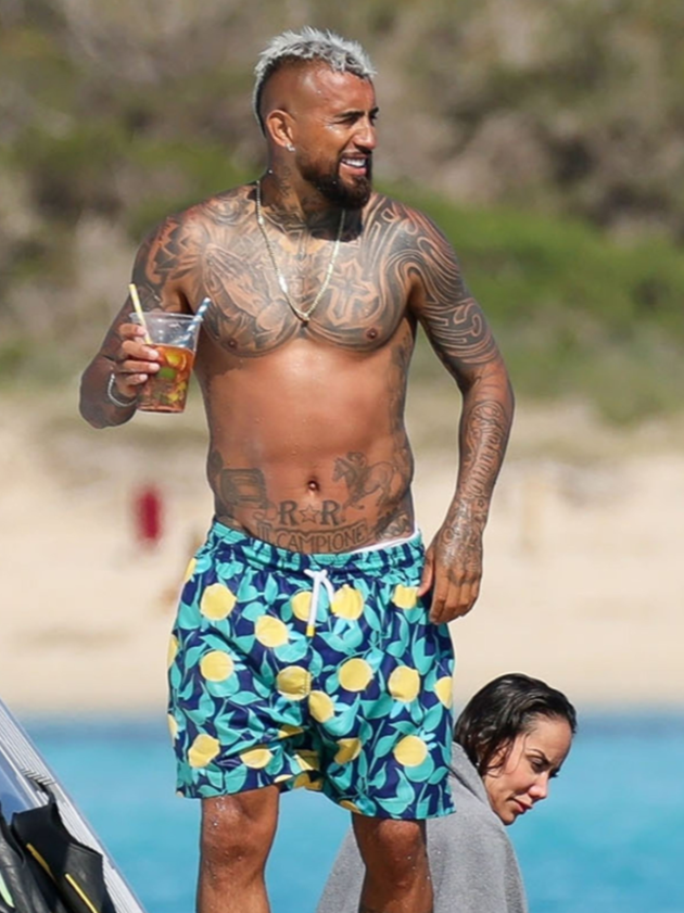 Darwin Nunez's LFC signing day in photos - Bóng Đá