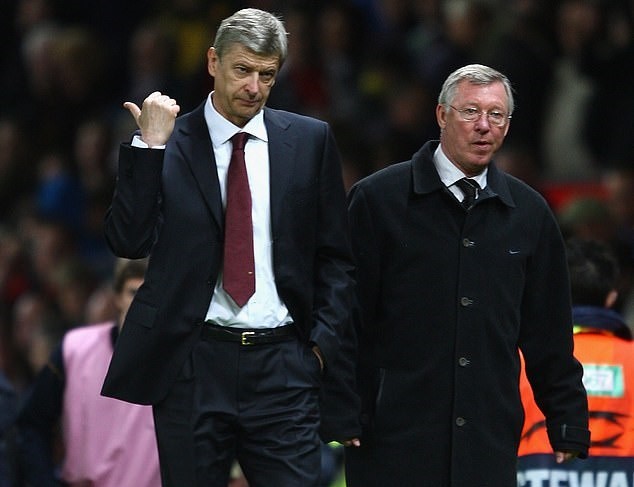 Ed Woodward and Ole Gunnar Solskjaer shrug off sack speculation at Man Utd Gala Dinner - Bóng Đá