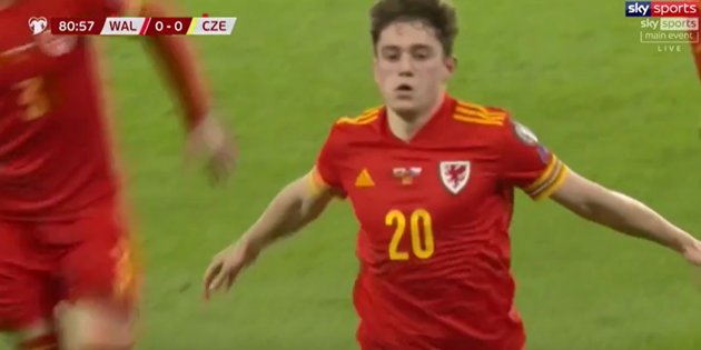 Shock as Man United star Dan James pops up with towering header for Wales after lovely Gareth Bale assist - Bóng Đá