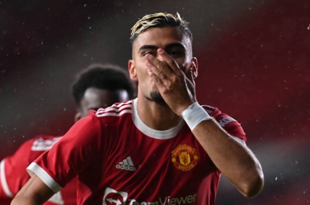 Fenerbahce make offer for Man United midfielder Pereira  - Bóng Đá