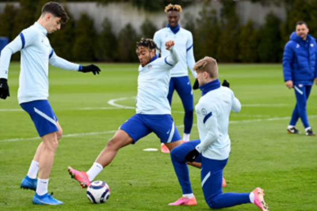 Lập chiến công, hai mỹ nhân vây lấy công thần Newcastle - Bóng Đá