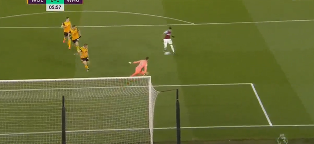 Watch Jesse Lingard dribble from inside own half to score goal  - Bóng Đá