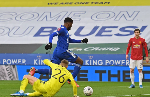 Watch Fred blunder gift Kelechi Iheanacho a Leicester opener - Bóng Đá