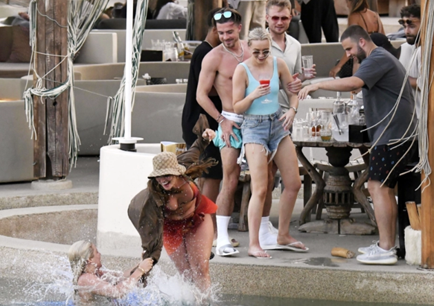 Luke Shaw and Jack Grealish relax by pool at exclusive Mykonos - Bóng Đá