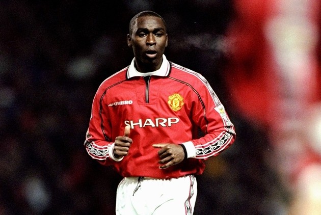 Từ Schmeichel đến Tevez: 7 cái tên từng khoác áo Man Utd và Man City - Bóng Đá