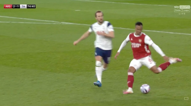 Watch Harry Kane’s brutal challenge on Gabriel as Arsenal fans question why VAR didn’t send Spurs star off in derby - Bóng Đá